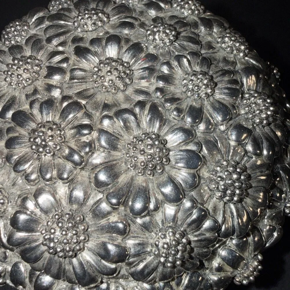 Stilarte Metal Trinket Jewely Box Round Daisy Made in Italy Felt Lined